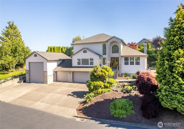 Photo 2 of Sale Pending at 38 View Ridge Cir, Longview, WA 98632 | MLS# NWM2540457 | Listing updated on 2026-10-01