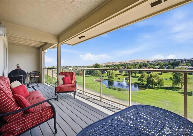 Photo 3 of Townhouse for sale at 3710 W Cyn Lakes Dr #D102, Kennewick, WA 99337 | MLS# NWM2540478 | Listing updated on 2026-09-22