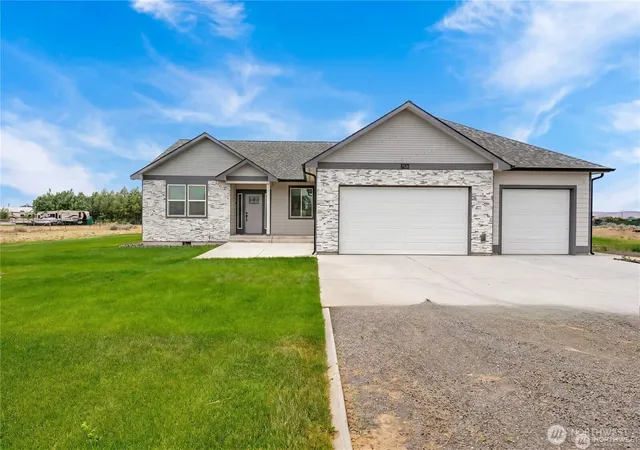 Photo 2 of Single family home for sale at 7526 Rd D5 Ne, Moses Lake, WA 98837 | MLS# NWM2540480 | Listing updated on 2026-09-22
