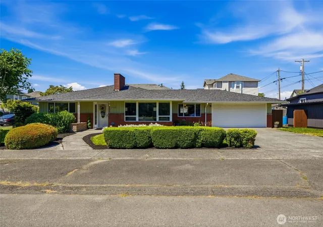 Photo 1 of Sale Pending at 1931 Hoyt Ave, Everett, WA 98201 | MLS# NWM2540482 | Listing updated on 2026-08-20