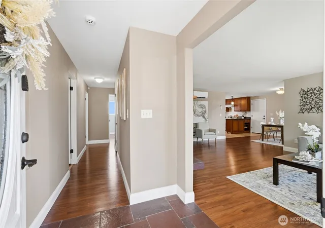 Photo 3 of Sale Pending at 1931 Hoyt Ave, Everett, WA 98201 | MLS# NWM2540482 | Listing updated on 2026-08-20