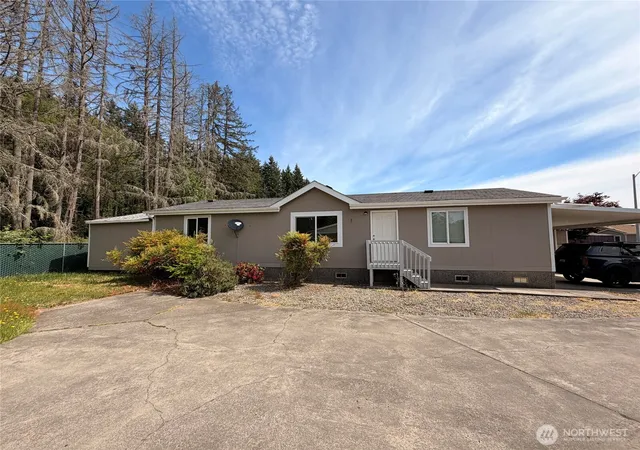 Photo 1 of Manufactured home for sale at 201 W Oakview Ave #24, Centralia, WA 98531 | MLS# NWM2540493 | Listing updated on 2026-09-29