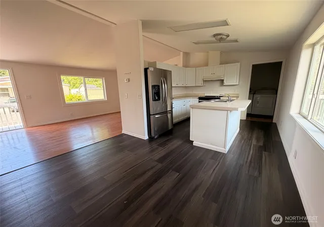 Photo 4 of Manufactured home for sale at 201 W Oakview Ave #24, Centralia, WA 98531 | MLS# NWM2540493 | Listing updated on 2026-09-29
