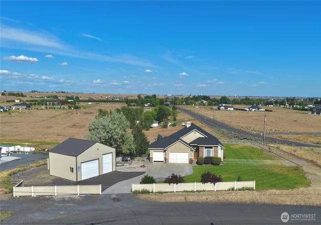 Photo 1 of Single family home for sale at 7019 Ne Lake Vista Dr, Moses Lake, WA 98837 | MLS# NWM2540517 | Listing updated on 2026-09-28
