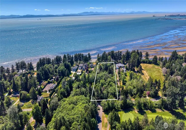 Photo 4 of Single family home for sale at 297 Marine Dr, Point Roberts, WA 98281 | MLS# NWM2540543 | Listing updated on 2026-09-22