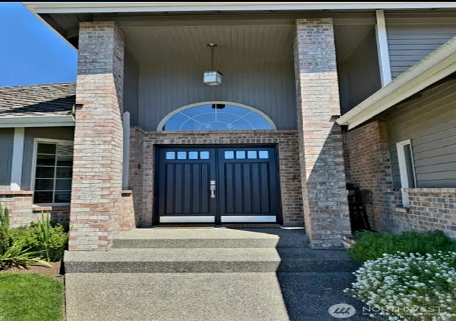 Photo 2 of Single family home for sale at 601 152nd Place Sw, Lynnwood, WA 98087 | MLS# NWM2540582 | Listing updated on 2026-10-01