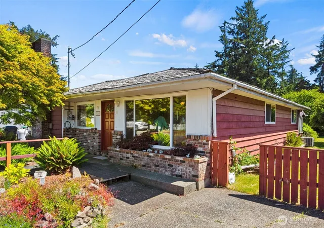 Photo 1 of Single family home for sale at 221 W Hunley, Westport, WA 98595 | MLS# NWM2540591 | Listing updated on 2026-09-22