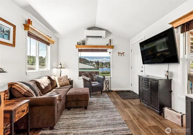 Photo 4 of Manufactured home for sale at 4707 Black Lake Belmore Rd SW #29, Olympia, WA 98512 | MLS# NWM2540596 | Listing updated on 2026-09-22