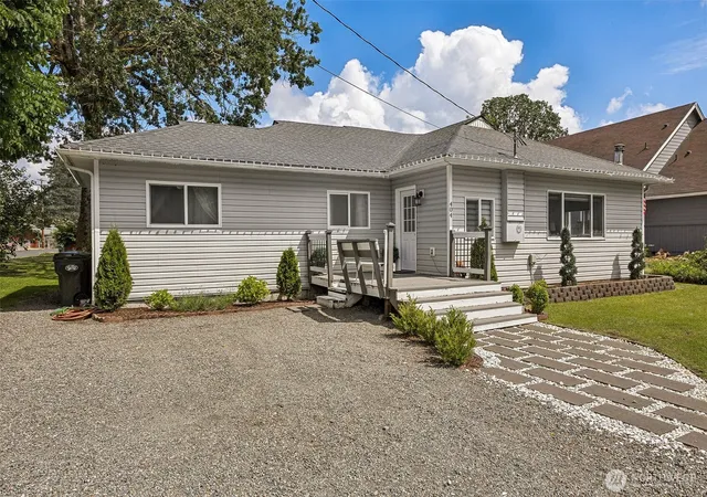 Photo 4 of Single family home for sale at 404 Nixon St S, Roy, WA 98580 | MLS# NWM2540684 | Listing updated on 2026-09-22