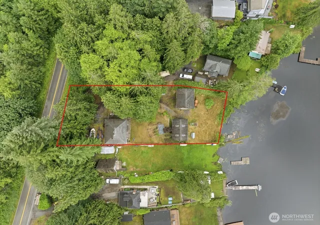 Photo 4 of Single family home for sale at 829 SW Lake Roesiger Rd, Snohomish, WA 98290 | MLS# NWM2540757 | Listing updated on 2026-10-03