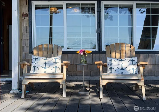 Photo 2 of Single family home for sale at 9 I Hat Is Walk, Hat Island, WA 98206 | MLS# NWM2540799 | Listing updated on 2026-09-22