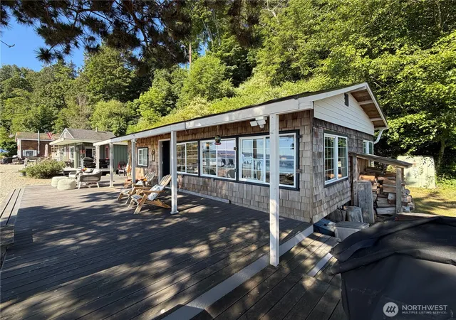Photo 3 of Single family home for sale at 9 I Hat Is Walk, Hat Island, WA 98206 | MLS# NWM2540799 | Listing updated on 2026-09-22