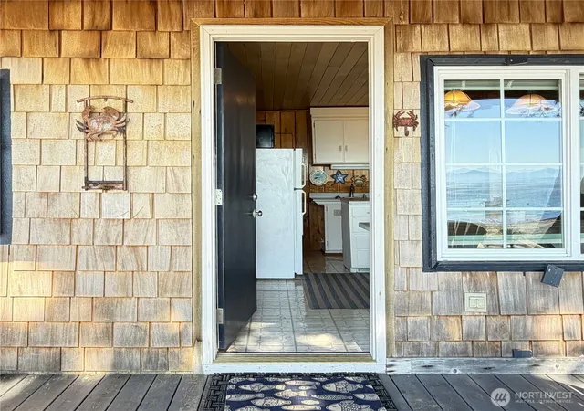 Photo 3 of Single family home for sale at 9 I Hat Is Walk, Hat Island, WA 98206 | MLS# NWM2540799 | Listing updated on 2026-09-22