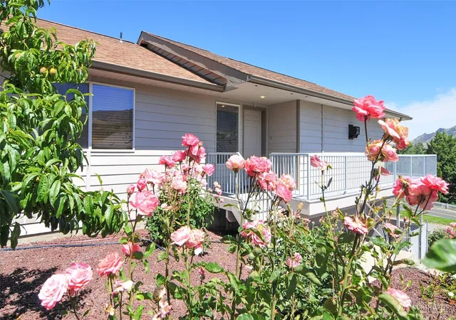 Photo 2 of Single family home for sale at 2961 Riviera Blvd, Malaga, WA 98828 | MLS# NWM2540805 | Listing updated on 2026-09-29
