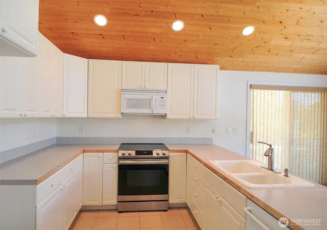 Photo 4 of Single family home for sale at 2961 Riviera Blvd, Malaga, WA 98828 | MLS# NWM2540805 | Listing updated on 2026-09-29