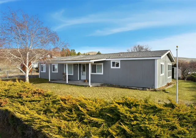 Photo 1 of Contingent at 401 Clemans View Rd, Selah, WA 98942 | MLS# NWM2540806 | Listing updated on 2026-09-22