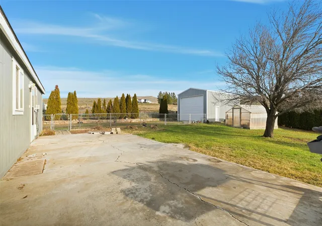 Photo 4 of Manufactured home for sale at 401 Clemans View Rd, Selah, WA 98942 | MLS# NWM2540806 | Listing updated on 2026-09-22