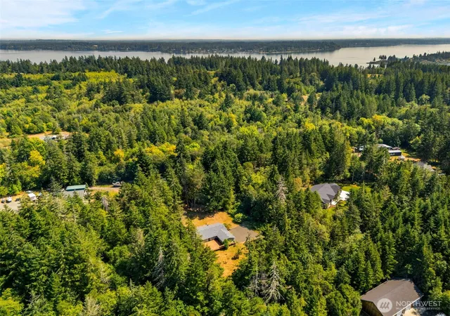 Photo 4 of Sale Pending at 8910 Hunter Point Rd NW, Olympia, WA 98502 | MLS# NWM2540836 | Listing updated on 2026-09-25
