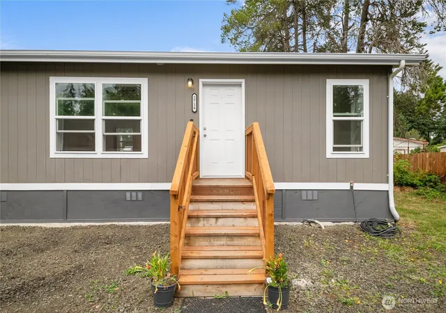 Photo 3 of Manufactured home for sale at 2716 Vantage Ave SW, Olympia, WA 98512 | MLS# NWM2540845 | Listing updated on 2026-09-29
