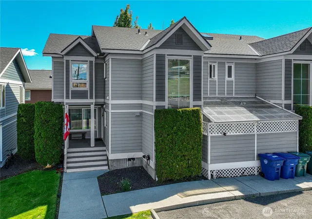 Photo 1 of Townhouse for sale at 433 W Webster Ave, Chelan, WA 98816 | MLS# NWM2540852 | Listing updated on 2026-09-22