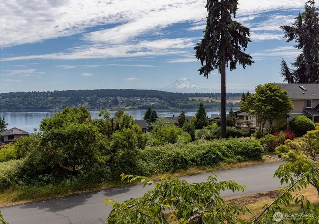 Photo 4 of Single family home for sale at 1268 Pilchuck Dr Fi, Fox Island, WA 98333 | MLS# NWM2540878 | Listing updated on 2026-10-02