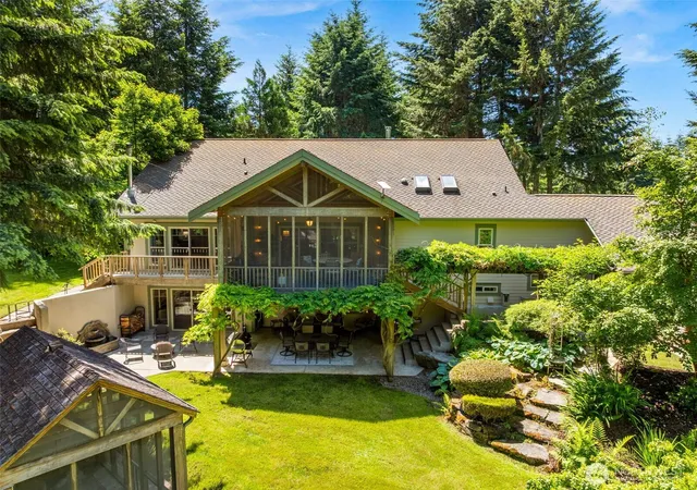 Photo 2 of Single family home for sale at 11500 Weisenberger Rd Se, Rainier, WA 98576 | MLS# NWM2540891 | Listing updated on 2026-10-01