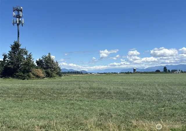 Photo 3 of Sale Pending at 8976 Double Ditch Rd, Lynden, WA 98264 | MLS# NWM2540892 | Listing updated on 2026-09-25