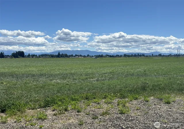Photo 4 of Sale Pending at 8976 Double Ditch Rd, Lynden, WA 98264 | MLS# NWM2540892 | Listing updated on 2026-09-25