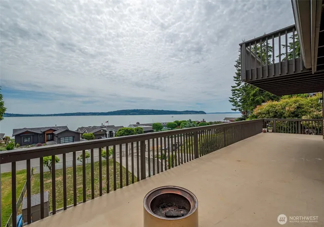 Photo 3 of Single family home for sale at 2123 Stoney Beach Ln, Oak Harbor, WA 98277 | MLS# NWM2540893 | Listing updated on 2026-09-21