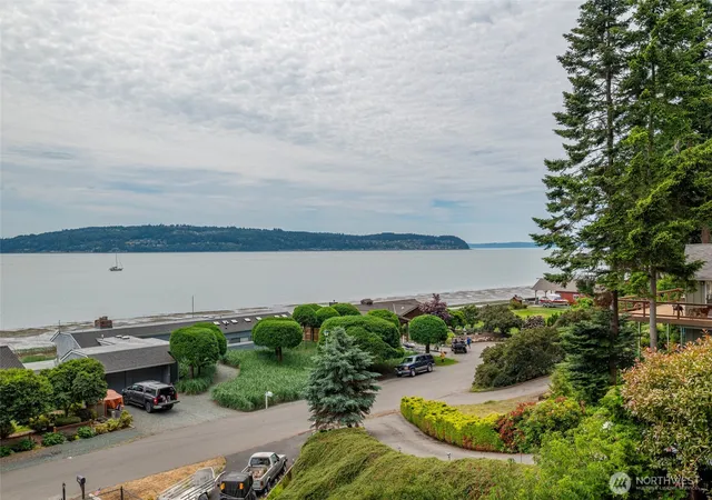 Photo 4 of Single family home for sale at 2123 Stoney Beach Ln, Oak Harbor, WA 98277 | MLS# NWM2540893 | Listing updated on 2026-09-21