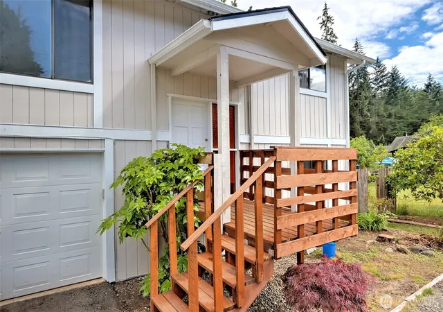Photo 3 of Single family home for sale at 2064 Lake Blvd, Shelton, WA 98584 | MLS# NWM2540938 | Listing updated on 2026-09-22