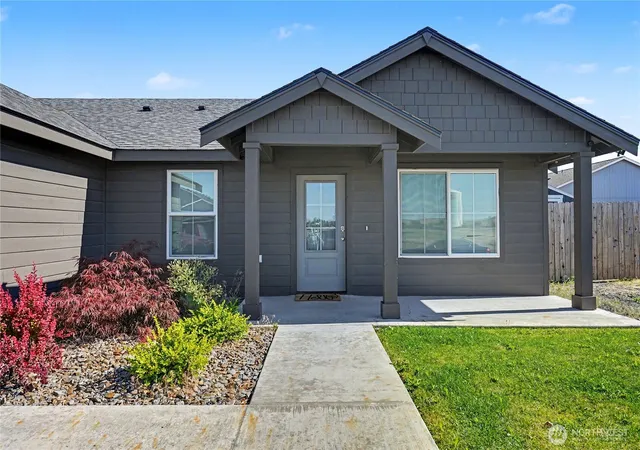 Photo 3 of Single family home for sale at 24 Parkside Loop, Ephrata, WA 98823 | MLS# NWM2540943 | Listing updated on 2026-09-22