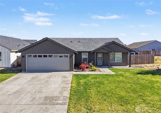Photo 3 of Single family home for sale at 24 Parkside Loop, Ephrata, WA 98823 | MLS# NWM2540943 | Listing updated on 2026-09-22