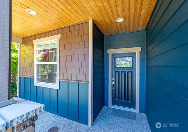 Photo 2 of Single family home for sale at 1844 Sw Aberdeen Ct, Oak Harbor, WA 98277 | MLS# NWM2540959 | Listing updated on 2026-10-02