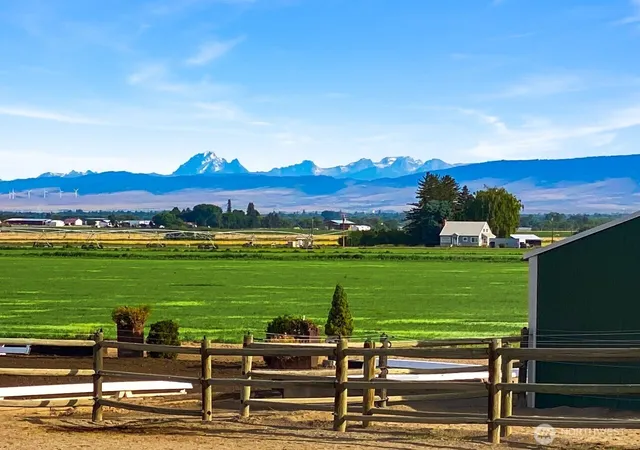 Photo 4 of Single family home for sale at 1401 Emerson Rd, Ellensburg, WA 98926 | MLS# NWM2540972 | Listing updated on 2026-09-22