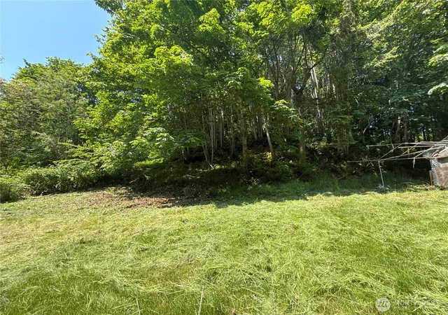 Photo 4 of Single family home for sale at 1020 S Valley St, Port Angeles, WA 98362 | MLS# NWM2540991 | Listing updated on 2026-09-22