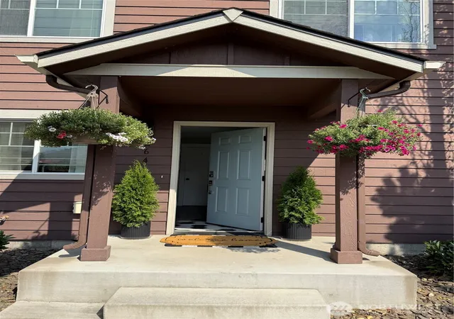 Photo 1 of Single family home for sale at 264 Saddlehorn Ln, Wenatchee, WA 98801 | MLS# NWM2541010 | Listing updated on 2026-09-22