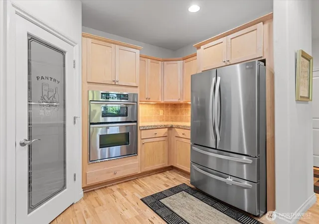 Photo 3 of Townhouse for sale at 211 Se 198th Place, Camas, WA 98607 | MLS# NWM2541105 | Listing updated on 2026-09-22