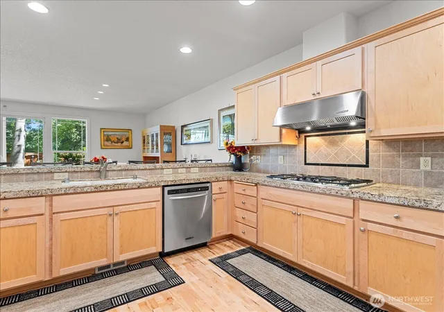 Photo 3 of Townhouse for sale at 211 SE 198th Place, Camas, WA 98607 | MLS# NWM2541105 | Listing updated on 2026-09-22