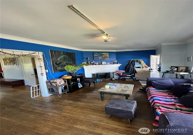 Photo 3 of House for sale at 1010 Bellevue Ct E, Seattle, WA 98102 | MLS# NWM2541112 | Listing updated on 2026-09-22