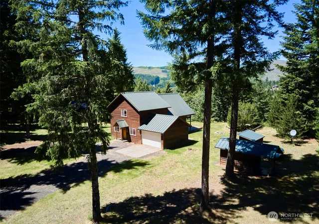 Single family home for sale at 502 Loowit Ln, Cougar, WA 98616 | MLS# NWM2541129