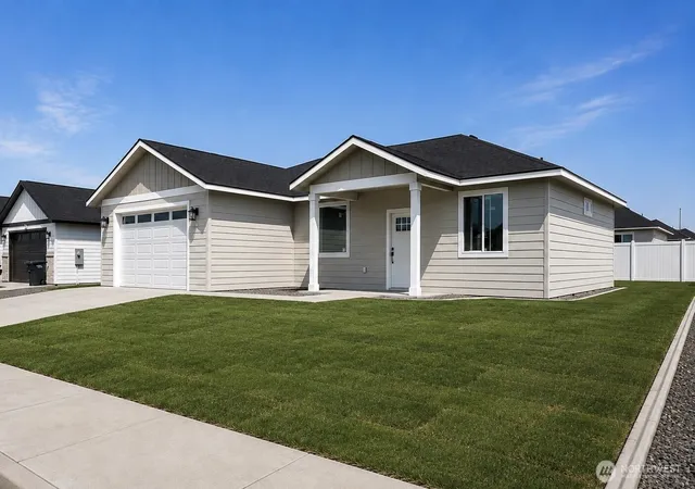 Photo 2 of Single family home for sale at 909 Ne 6th Avenue, Ephrata, WA 98823 | MLS# NWM2541132 | Listing updated on 2026-09-22