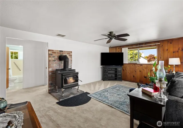 Photo 4 of Single family home for sale at 426 4th Avenue SE, Pacific, WA 98047 | MLS# NWM2541140 | Listing updated on 2026-09-22