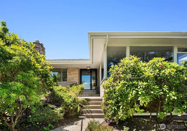 Photo 2 of Sale Pending at 5757 64th Avenue Ne, Seattle, WA 98105 | MLS# NWM2541143 | Listing updated on 2026-10-06