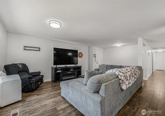 Photo 3 of Manufactured home for sale at 6622 146th Street Sw #10, Lakewood, WA 98439 | MLS# NWM2541153 | Listing updated on 2026-09-22