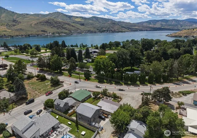 Photo 1 of Single family home for sale at 330 W Highland Ave, Chelan, WA 98816 | MLS# NWM2541171 | Listing updated on 2026-09-22