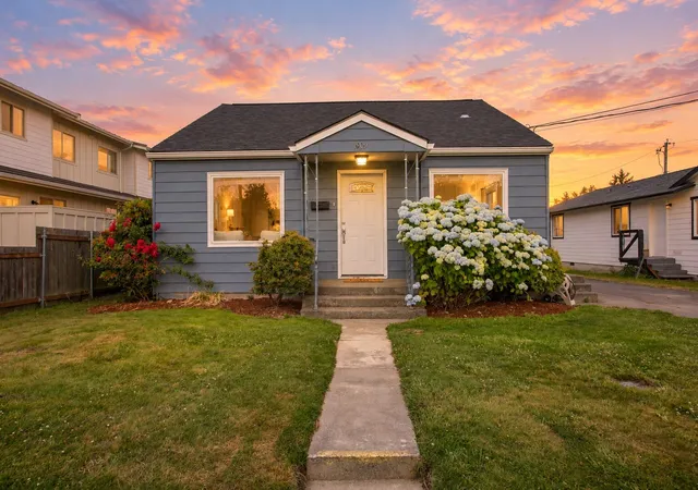 Single family home for sale at 1909 Cleveland Ave, Mount Vernon, WA 98273 | MLS# NWM2541194