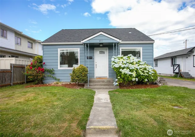 Photo 3 of Single family home for sale at 1909 Cleveland Ave, Mount Vernon, WA 98273 | MLS# NWM2541194 | Listing updated on 2026-09-22