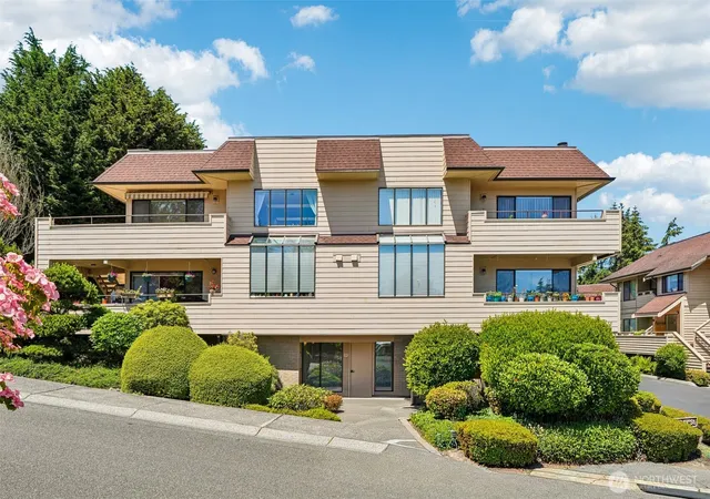 Photo 1 of Condo for sale at 910 S 248th Street #4, Des Moines, WA 98198 | MLS# NWM2541203 | Listing updated on 2026-10-05