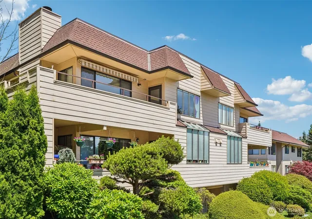 Photo 2 of Condo for sale at 910 S 248th Street #4, Des Moines, WA 98198 | MLS# NWM2541203 | Listing updated on 2026-10-05